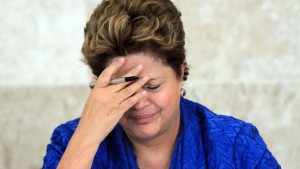 Dilma-mão-na-cabeça1