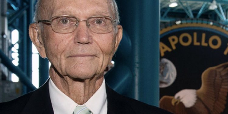 Astronauta Michael Collins, piloto da missão lunar Apollo 11, morre aos 90 anos