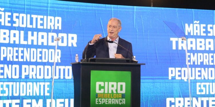Ciro Gomes é lançado pelo PDT pré-candidato à Presidência da República e prega ‘rebeldia’ e ‘esperança’ para mudar rumos do país